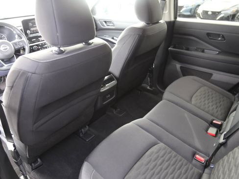 Used 2025 Nissan Pathfinder SV image 20