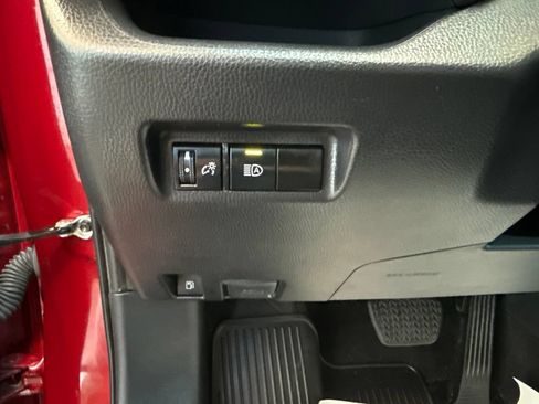 Used 2025 Toyota RAV4 LE AWD/4WD image 20