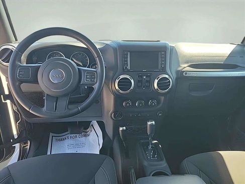 Used 2018 Jeep Wrangler Unlimited Sahara AWD/4WD image 11