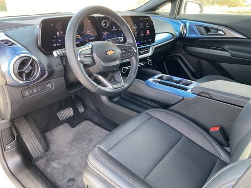 Used 2025 Chevrolet Equinox EV LT w/ Convenience Package image 28