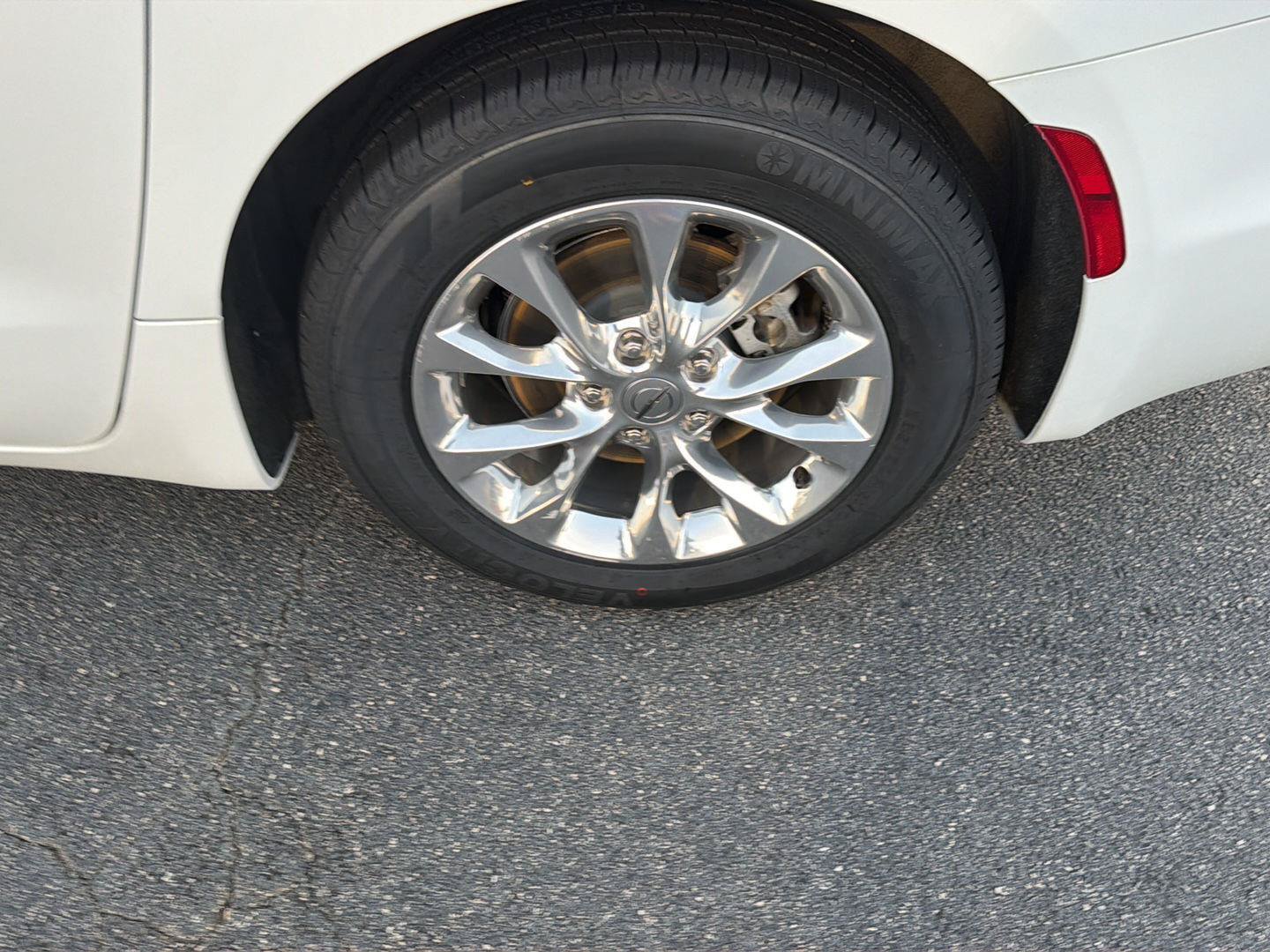 Used 2021 Chrysler Pacifica Touring-L FWD image 38