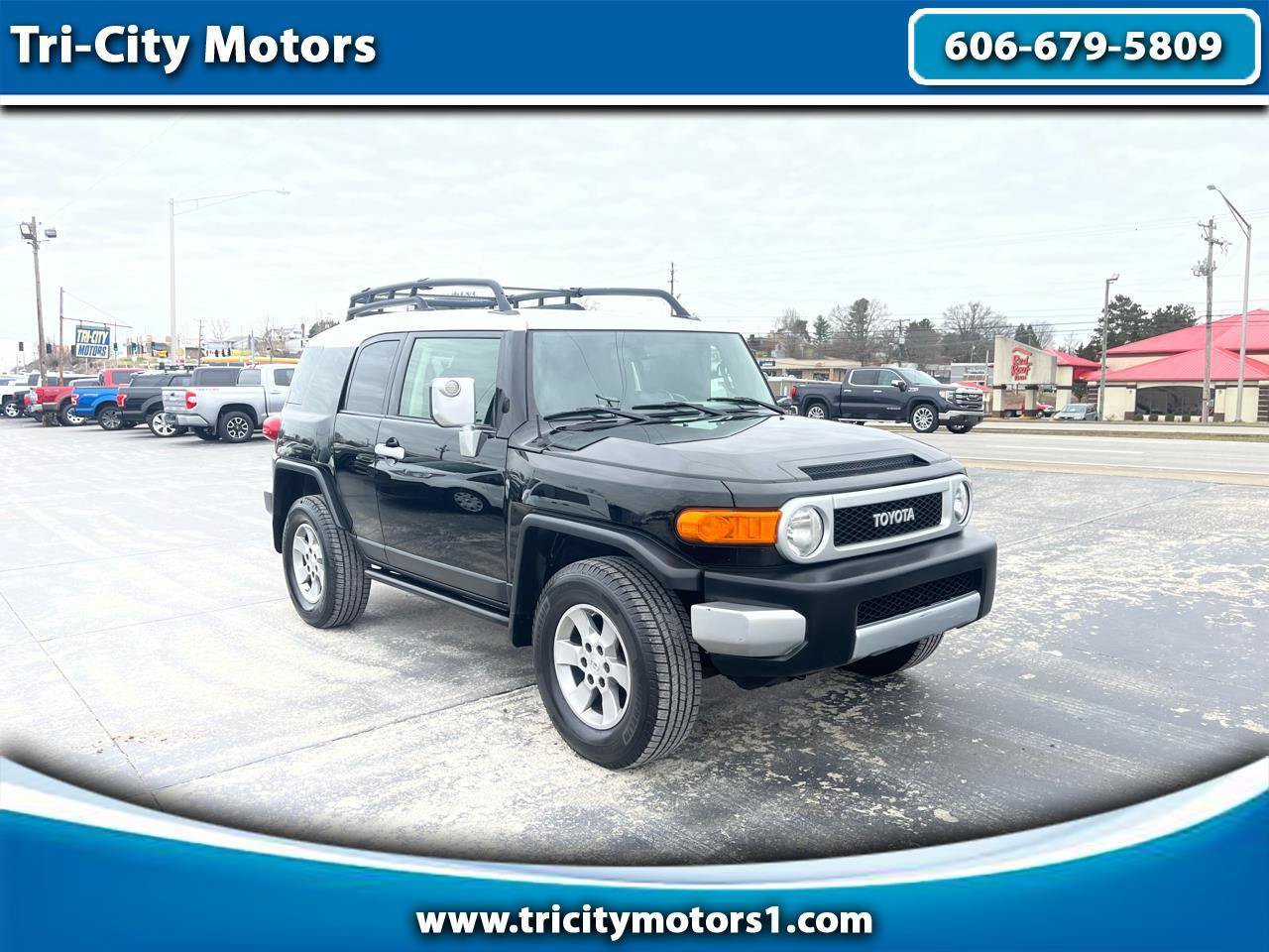 Used 2011 Toyota FJ Cruiser 4WD w/ Convenience Pkg image 1