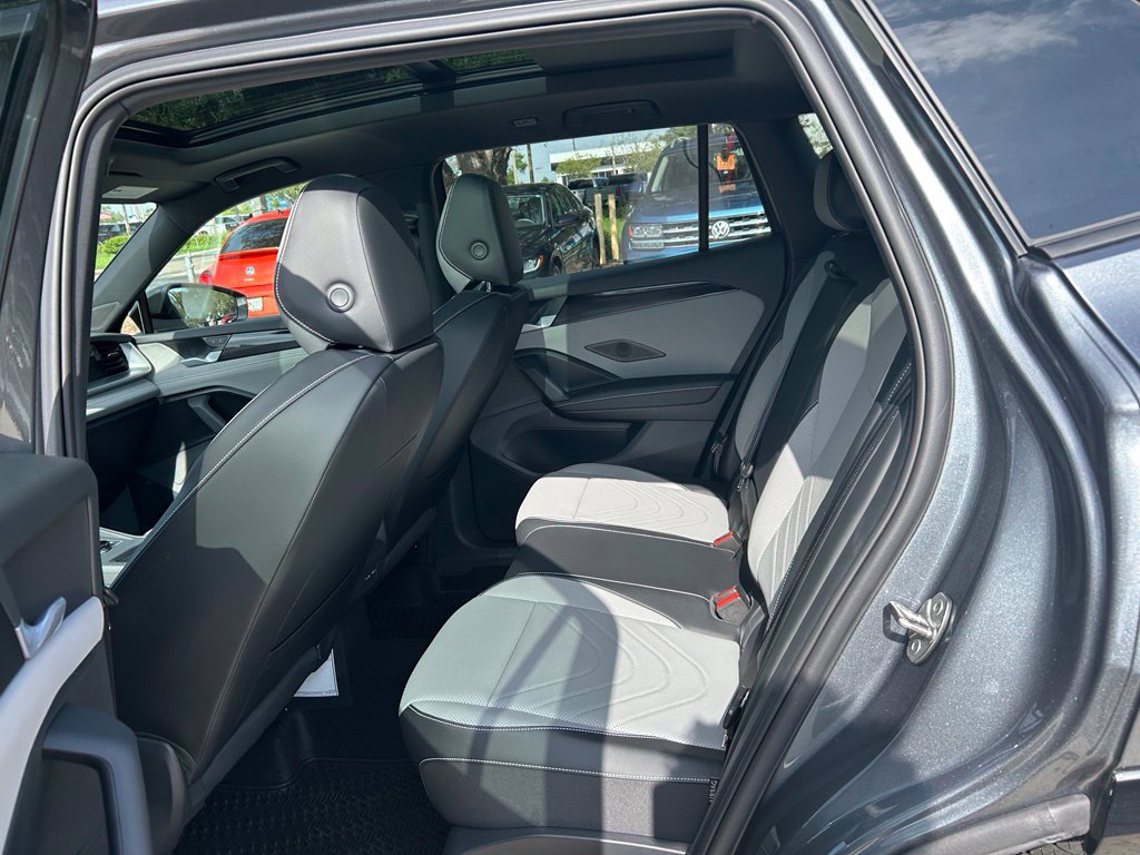 New 2026 Volkswagen Tiguan SE R-Line FWD image 41