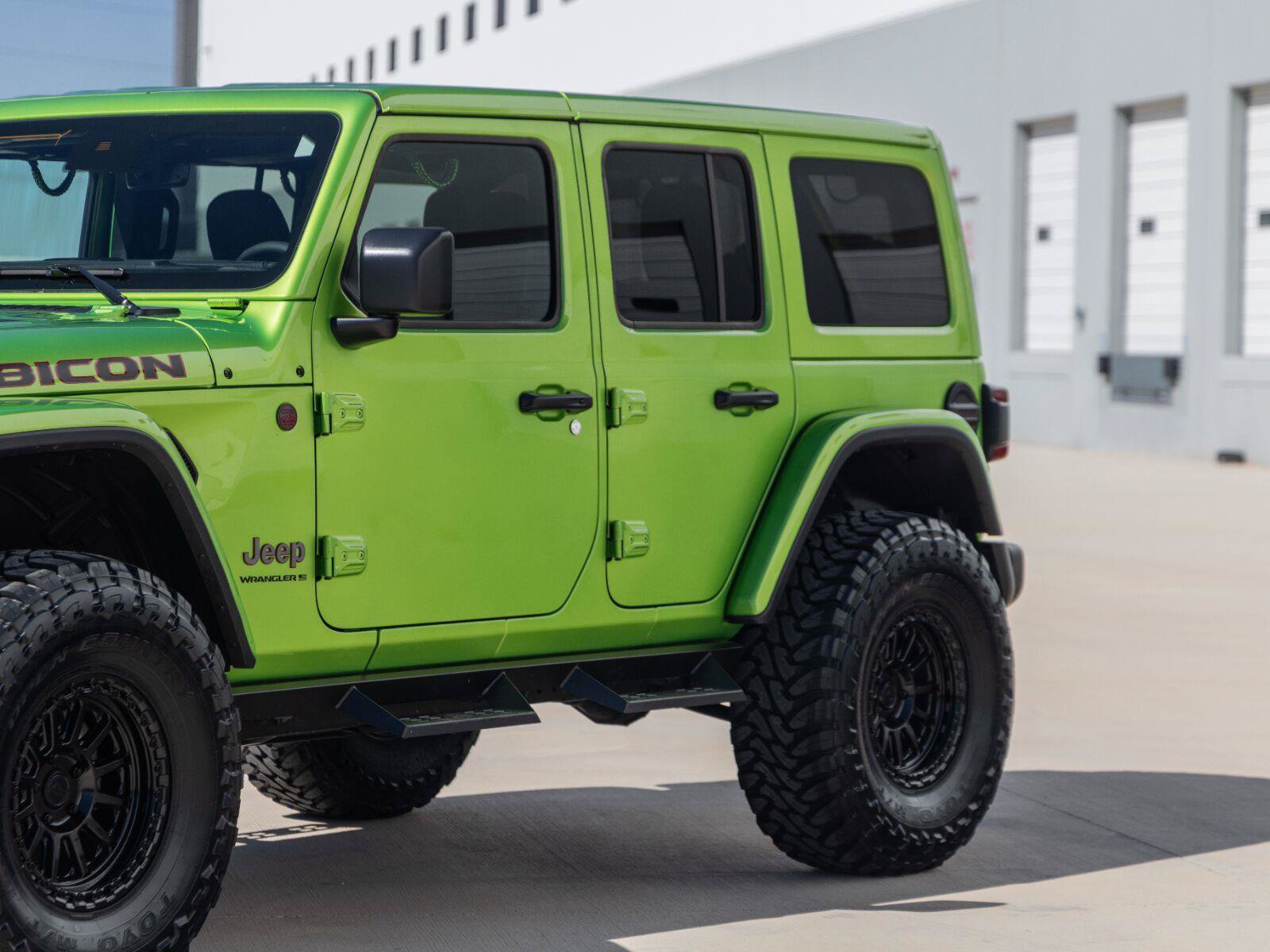 Used 2025 Jeep Wrangler Unlimited Rubicon w/ Safety Group AWD/4WD image 16