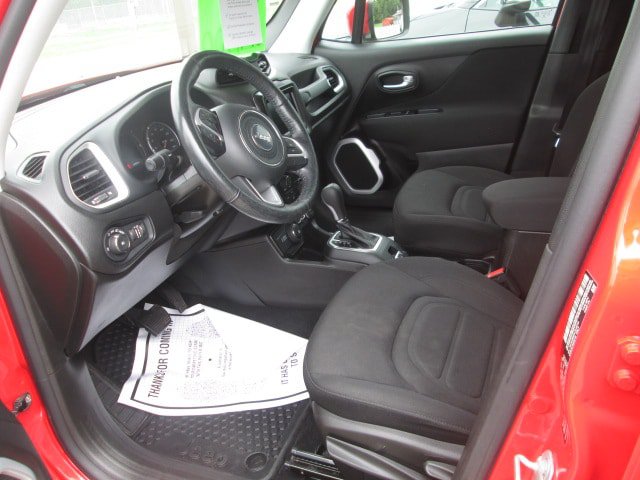 Used 2020 Jeep Renegade Latitude w/ Cold Weather Group AWD/4WD image 9