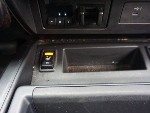 Used 2021 Nissan Titan PRO-4X w/ Pro-4x Convenience Package image 14