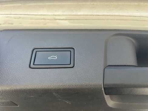 Used 2021 Volkswagen Atlas SEL R-Line FWD image 22
