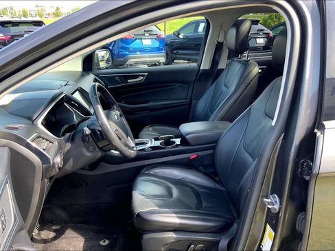 Used 2018 Ford Edge Titanium w/ Equipment Group 301A AWD/4WD image 9