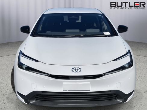 Certified 2025 Toyota Prius LE image 8