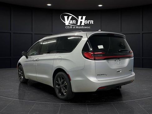 New 2026 Chrysler Pacifica Limited w/ S Appearance Package AWD/4WD image 3