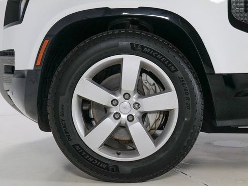 Used 2025 Land Rover Defender 90 X-Dynamic SE AWD/4WD image 9