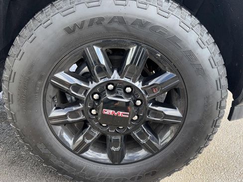 Used 2025 GMC Sierra 2500 AT4 w/ AT4 Premium Plus Package image 22