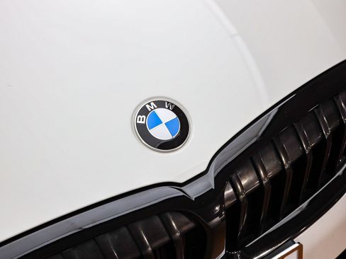 Used 2022 BMW 330i Sedan w/ M Sport Package image 6