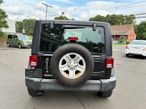 Used 2015 Jeep Wrangler Sport w/ Connectivity Group AWD/4WD image 4