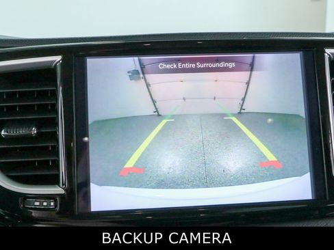 Used 2024 Chrysler Pacifica Touring-L FWD image 18