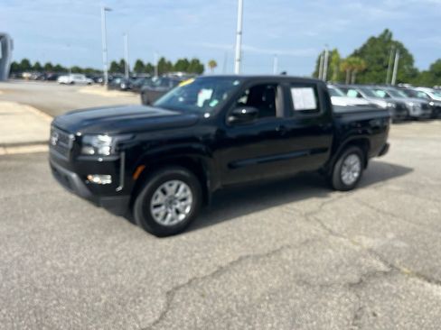 Used 2022 Nissan Frontier SV RWD image 3