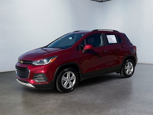 Used 2022 Chevrolet Trax LT w/ LT Convenience Package image 7