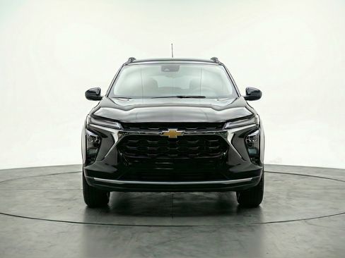 Used 2025 Chevrolet Trax LT image 2