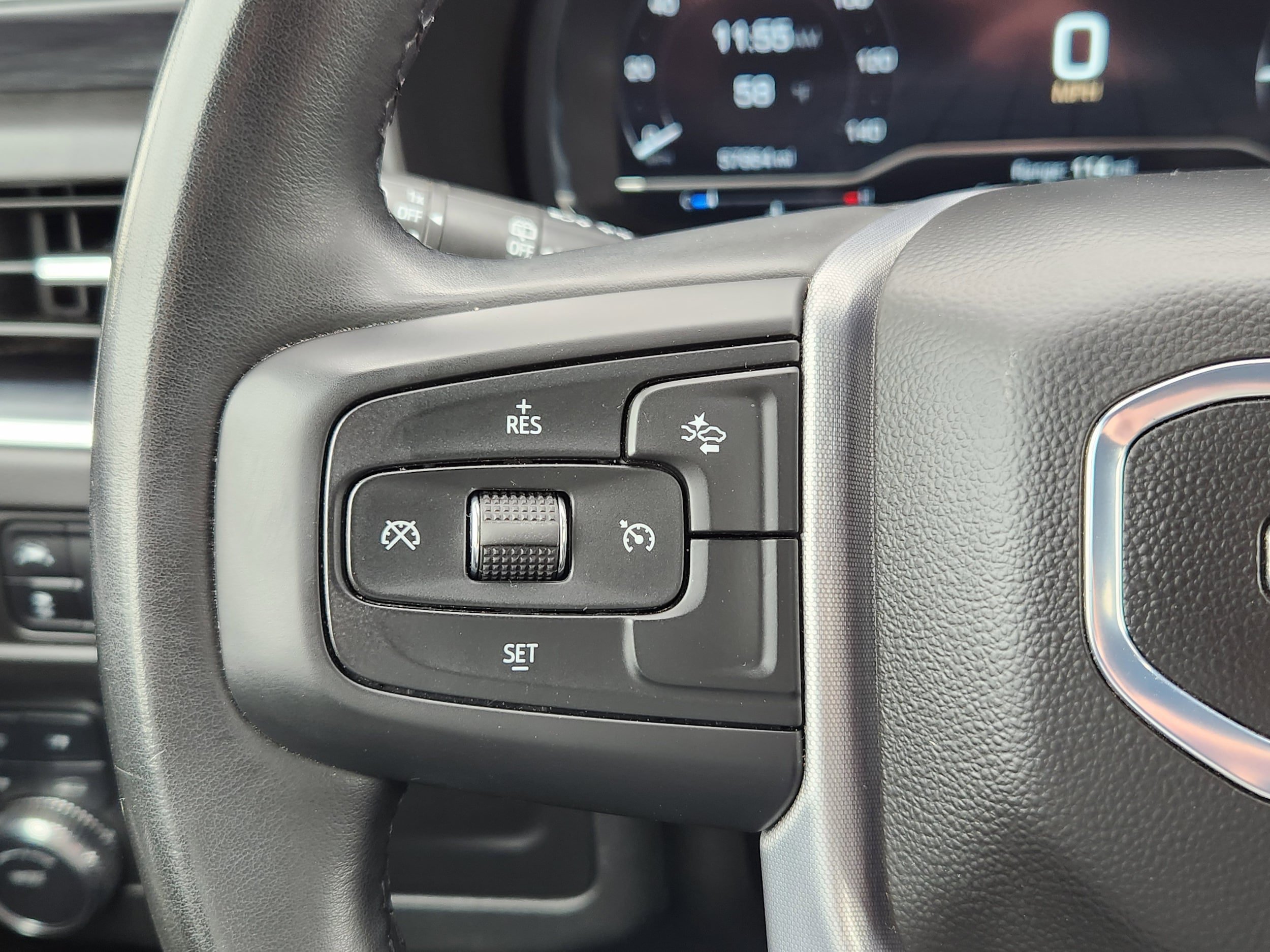 Used 2024 GMC Yukon SLT AWD/4WD image 16