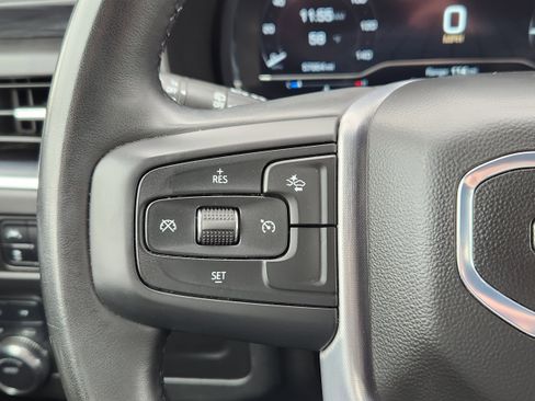 Used 2024 GMC Yukon SLT AWD/4WD image 16