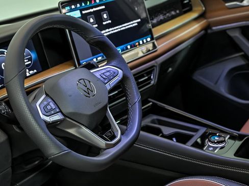 New 2026 Volkswagen Tiguan SEL R-Line AWD/4WD image 10