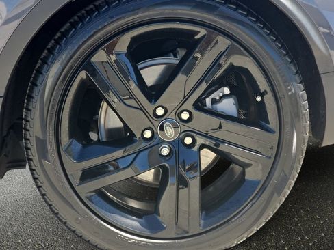 Used 2025 Land Rover Discovery S image 39