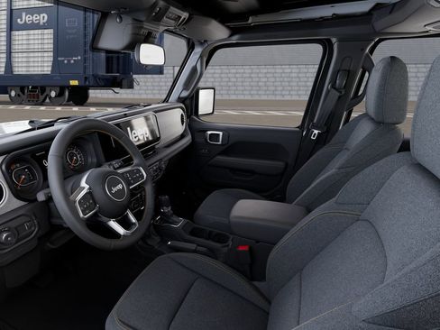 Used 2025 Jeep Wrangler Sahara image 22