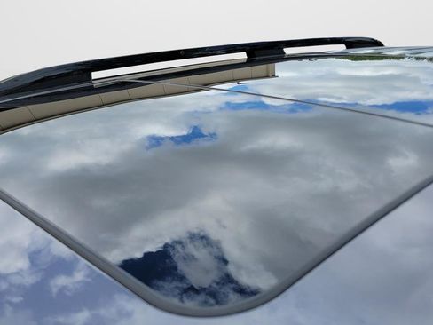 Used 2023 Honda Pilot Elite image 6