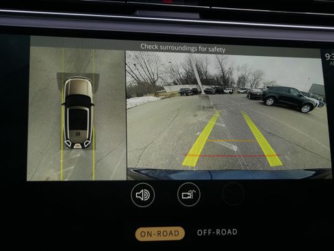 Used 2023 Land Rover Range Rover SE image 31