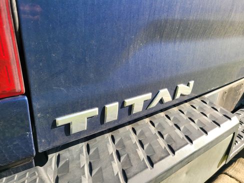 Used 2019 Nissan Titan SV RWD image 7