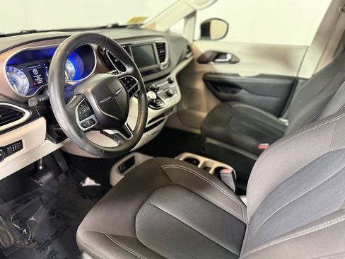 Used 2023 Chrysler Voyager LX FWD image 17