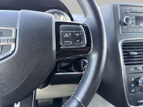 Used 2016 Dodge Grand Caravan SE FWD image 26