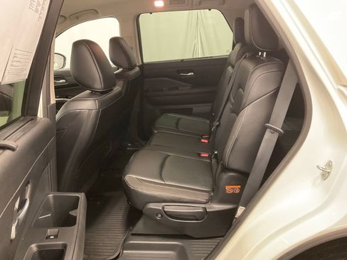 Used 2023 Nissan Pathfinder SL image 34