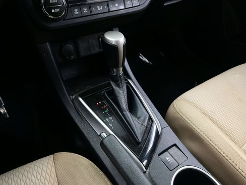 Used 2015 Toyota Corolla LE FWD image 23