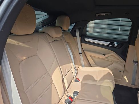 Certified 2023 Porsche Cayenne Platinum Edition AWD/4WD image 21