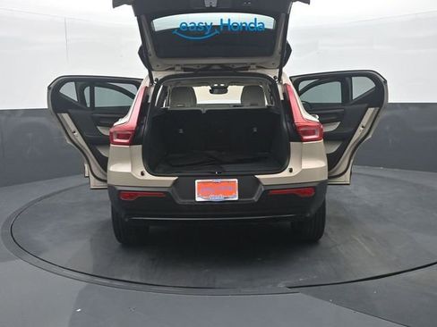 Used 2026 Volvo XC40 B4 Plus image 40