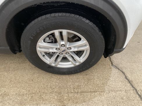 Used 2020 Ford Explorer XLT w/ Equipment Group 202A image 2