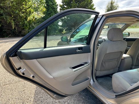 Used 2005 Toyota Camry SE FWD image 29