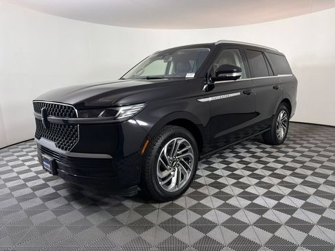 Used 2025 Lincoln Navigator Reserve AWD/4WD image 7