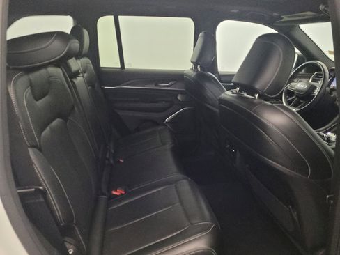 Used 2022 Jeep Grand Cherokee Overland AWD/4WD image 19