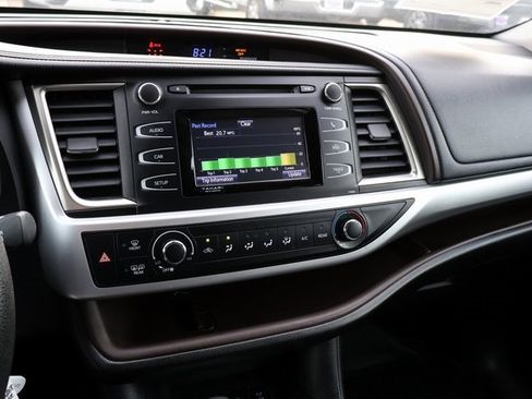 Used 2019 Toyota Highlander LE image 27
