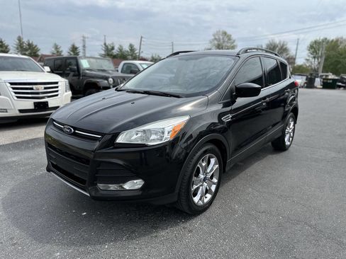 Used 2015 Ford Escape SE w/ Equipment Group 201A image 2