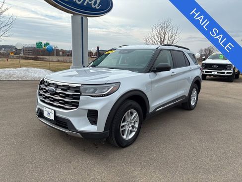 Used 2025 Ford Explorer Active AWD/4WD image 4