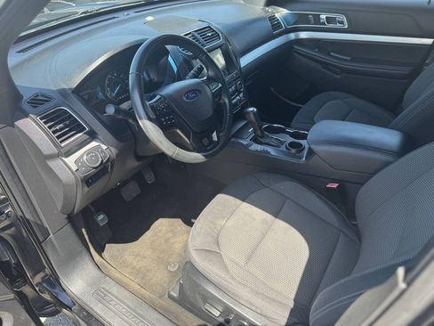 Used 2017 Ford Explorer XLT w/ Equipment Group 201A FWD image 8