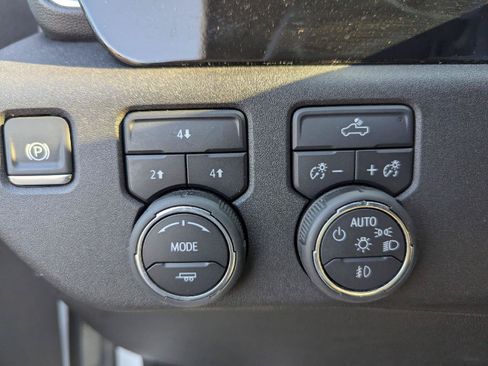 Certified 2025 Chevrolet Silverado 2500 LT w/ Convenience Package AWD/4WD image 22