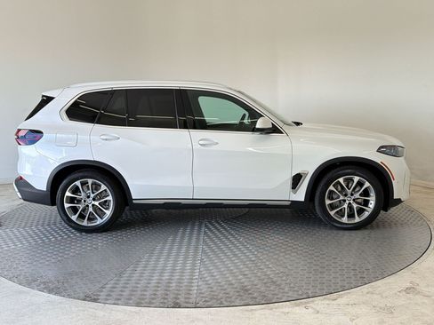 New 2026 BMW X5 xDrive50e w/ Premium Package AWD/4WD image 8