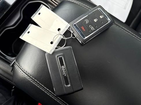 Used 2023 Jeep Grand Cherokee Overland w/ Luxury Tech Group IV image 30