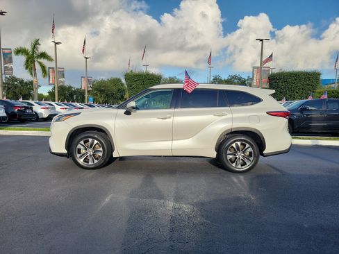 Used 2020 Toyota Highlander XLE FWD image 7