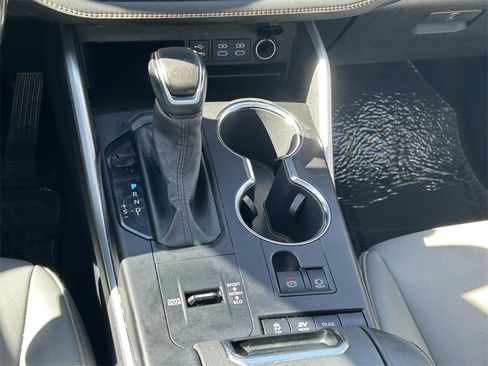 Used 2022 Toyota Highlander Bronze Edition image 25