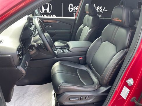Used 2025 Honda Pilot TrailSport image 8